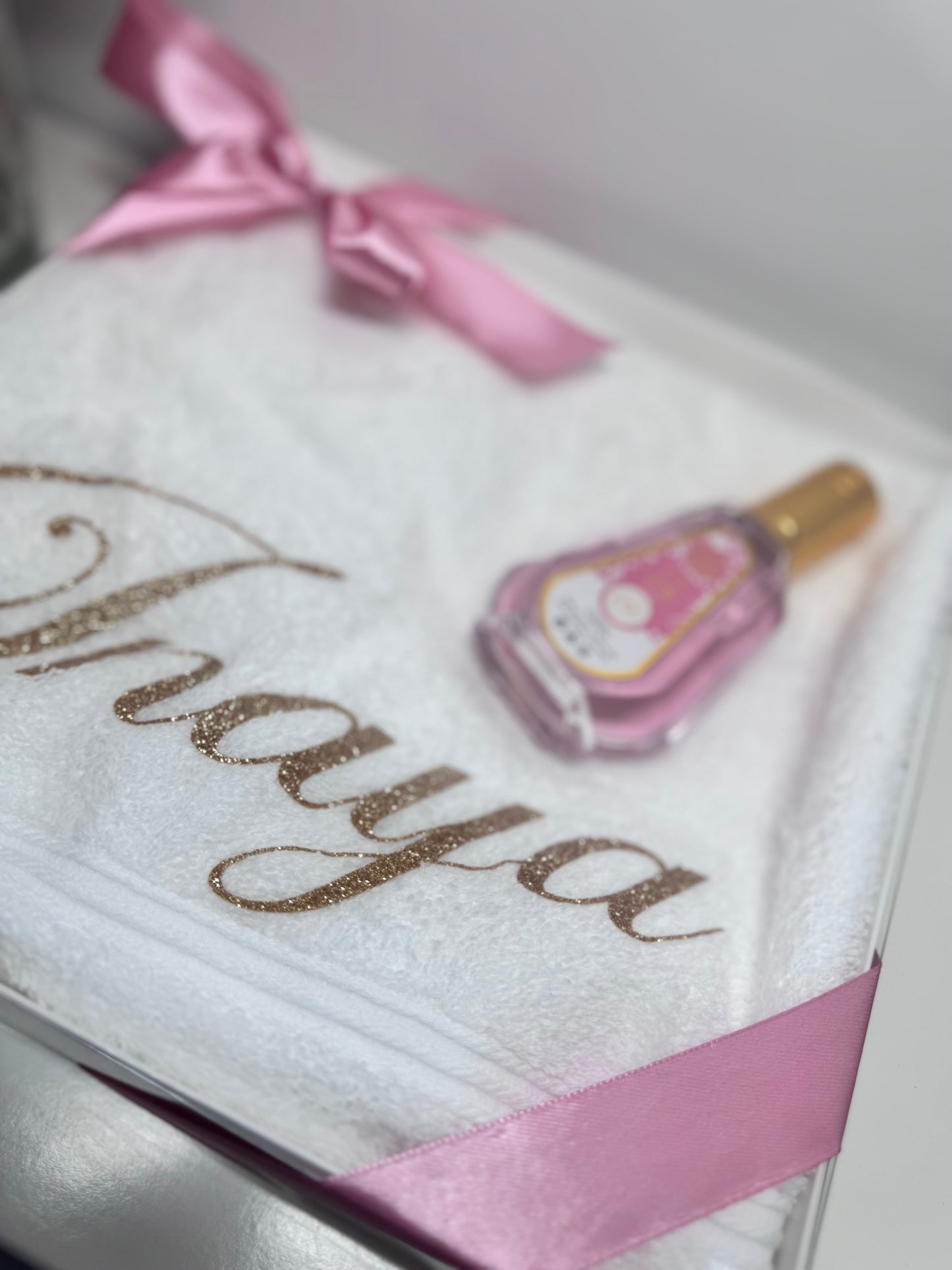 Coffret serviette de bain + Parfum Yara candy
