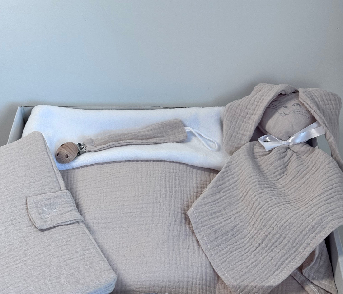 Coffret naissance Plaid + Carnet de santé +Doudou +Attache Tétine