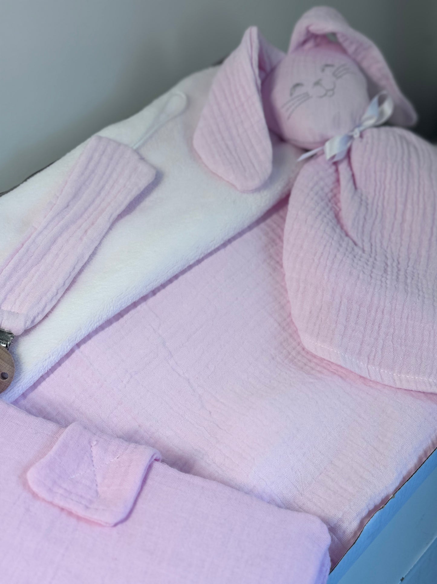 Coffret naissance Plaid + Carnet de santé +Doudou +Attache Tétine